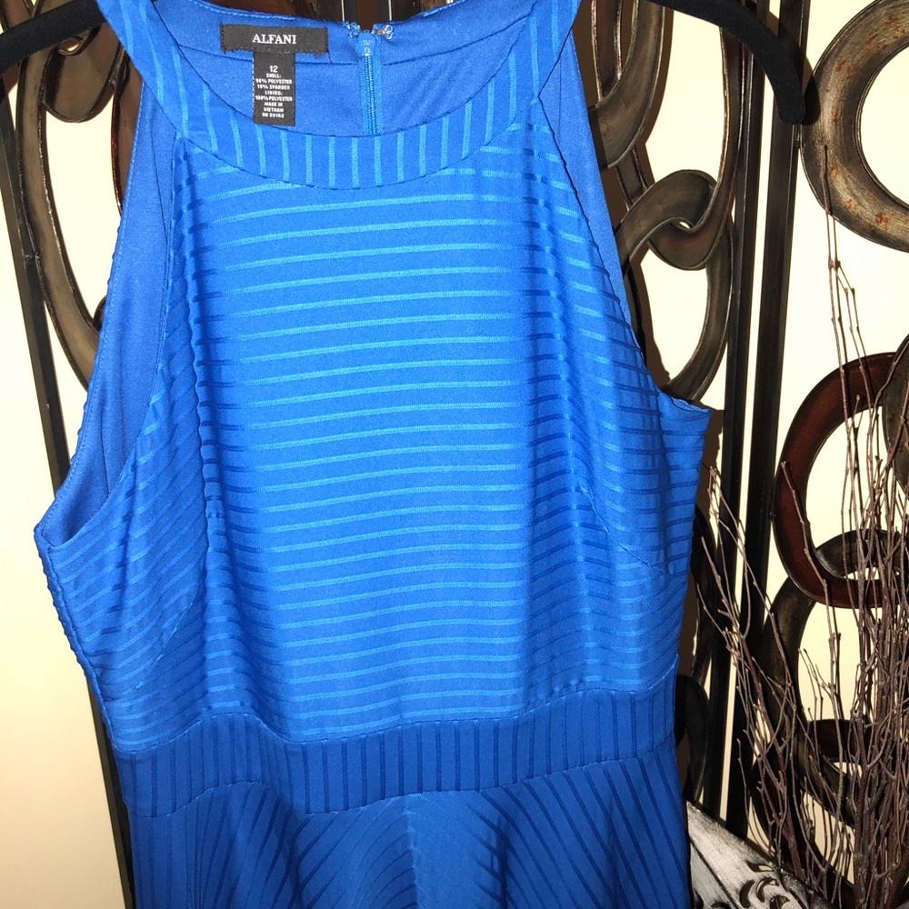 Dress - Picture 4 of 5